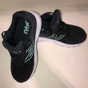 New Balance Womens 840 W840BM5 Black Running Shoes Sneakers Size 8.5